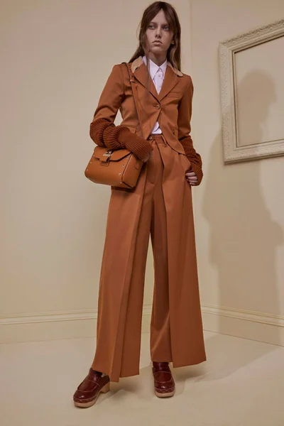 Look 15